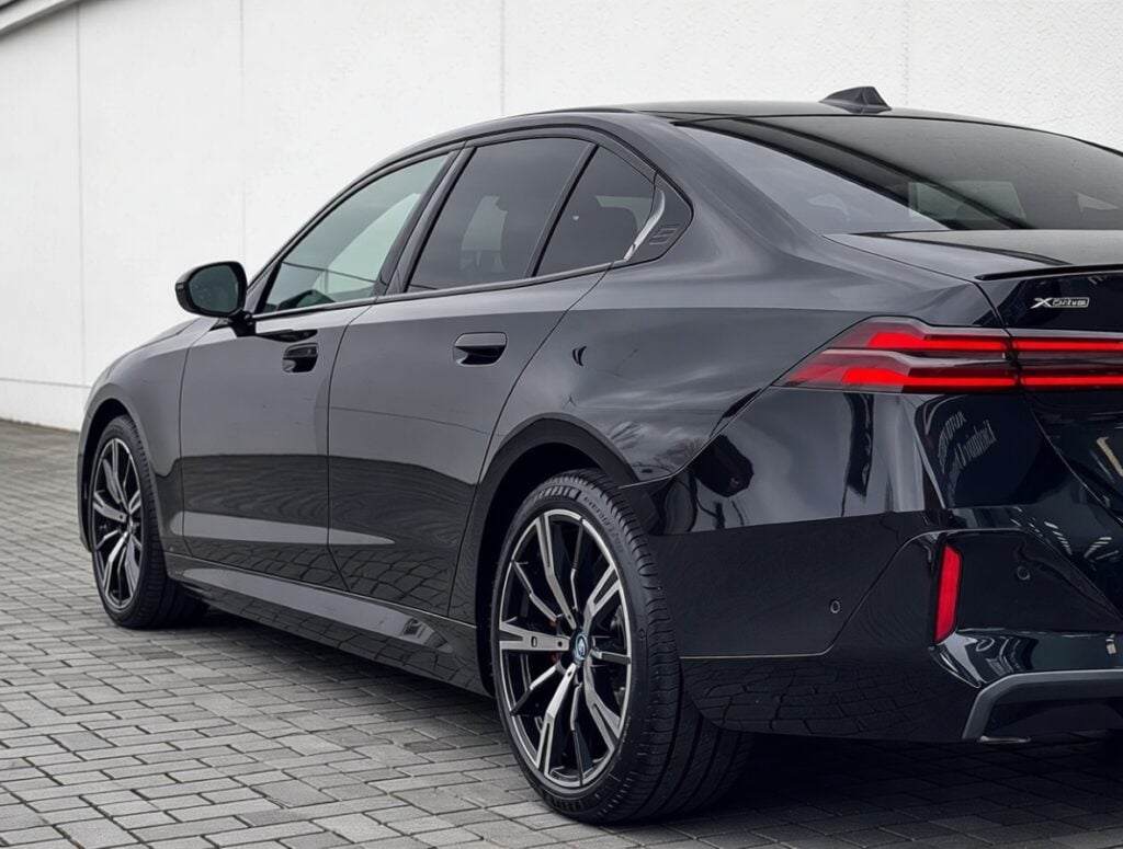 2024 BMW 550e xDrive A Plug-in Hybrid